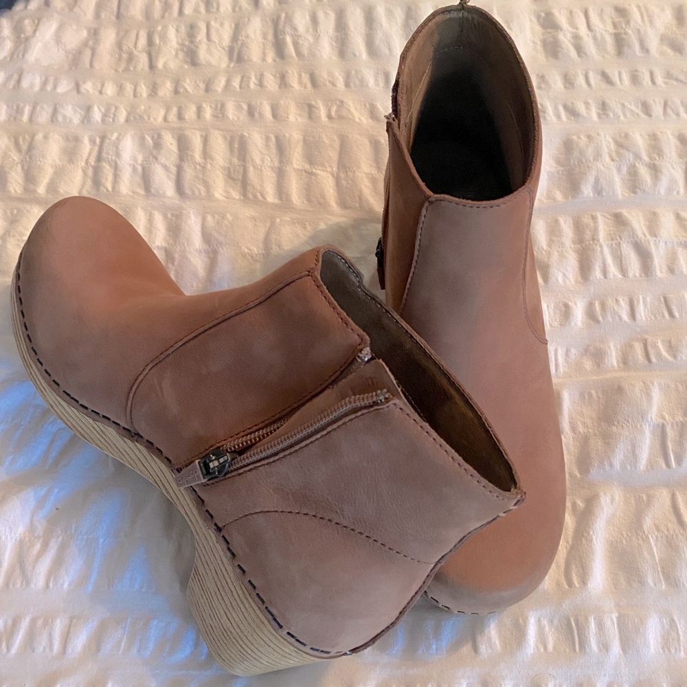 Dusty Rose Dansko Maria Mill Nubuck Ankle Boot